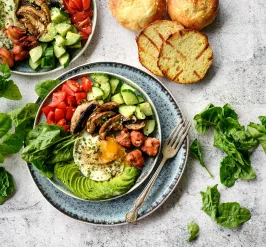 Balanced plate with avocado, eggs and vegetables