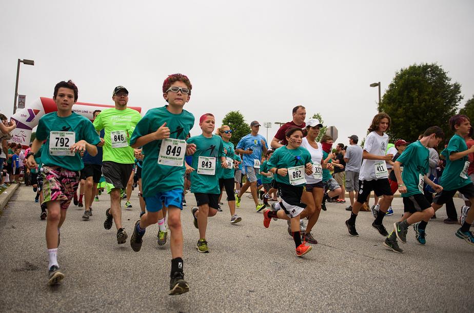 Participants in the STRIDE program during their 5K run. 