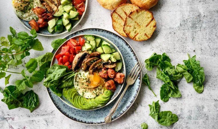 Balanced plate with avocado, eggs and vegetables